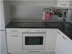 2. На стенах специальные листы клеили. Потмоу что кафеля в кухне не было.